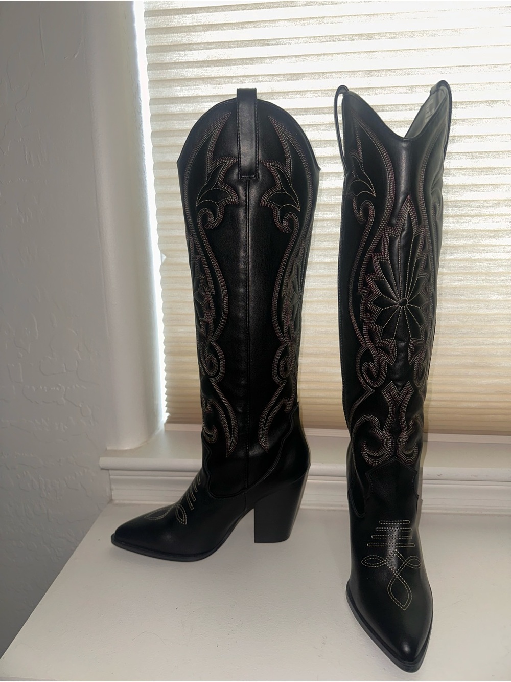 🤠 NWOT-Steve Madden Lasso Black Embroidered Western Boots Size 7.5